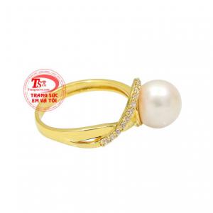 Từ lâu, ngọc trai đã được sử dụng làm trang sức giúp phái nữ càng thêm xinh đẹp. 