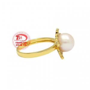 Tạo nên chiếc nhẫn vừa độc đáo, vừa cuốn hút.