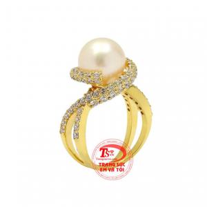 Nhẫn ngọc trai trắng nữ hoàng là một trong những sản phẩm mới đang được rất nhiều khách hàng yêu thích và lựa chọn.