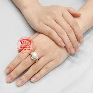 Nhẫn ngọc trai trắng nữ hoàng nhận đặt chế tác theo yêu cầu.