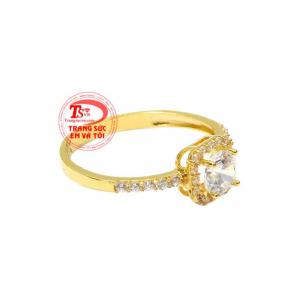 Với chiếc nhẫn lấp lánh trên tay sẽ càng làm cho người phụ nữ thêm hấp dẫn và quyến rũ hơn.