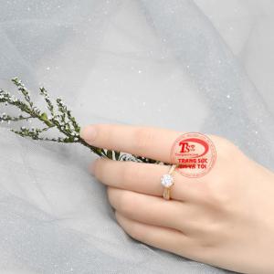 Hãy đến với trang sức Em và Tôi để lựa chọn ra món phụ kiện hợp với bộ đồ của chính mình.