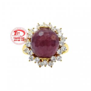 Thiết kế sang trọng, quý phái giúp người đeo càng thêm xinh đẹp hơn. 