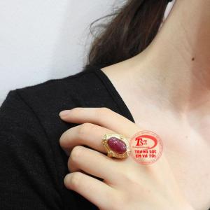 Sự kết hợp vàng 14k cùng đá ruby thiên nhiên đã đem đến một sản phẩm hoàn hảo cho phái đẹp.