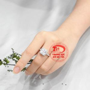 Nhẫn nữ sang trọng vàng trắng được nhập khẩu từ Hàn Quốc