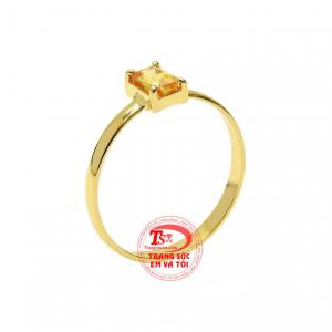 Nhẫn nữ saphir vàng duyên dáng được chế tác theo công nghệ hiện đại, sành điệu. 