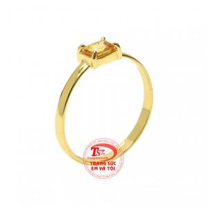 Nhẫn nữ saphir vàng may mắn được chế tác nhỏ xinh