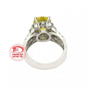 Đá sapphire vàng là biểu tượng của sự giàu sang, thịnh vượng, cát tường