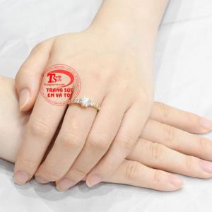 Nhẫn nữ thời trang phong cách phù hợp với nhiều độ tuổi.