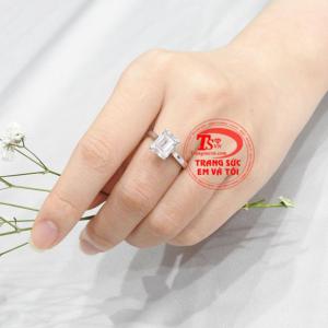 Hãy lựa chọn cho mình món đồ trang sức phù hợp nhất để bạn luôn tự tin và thể hiện cá tính.