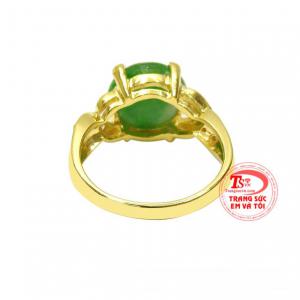 Người ta tin rằng, đeo đá cẩm thạch giúp người dùng gặp nhiều may mắn về tài lộc, thịnh vượng, sung túc.