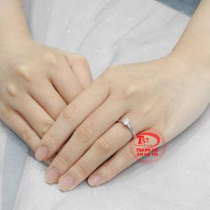 Nhẫn nữ vàng trắng gắn kết