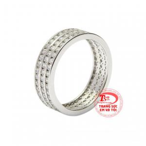 Nhẫn nữ vàng trắng hoàn mỹ vàng 14k với đường nét chế tác tỉ mỉ của những người thợ kim hoàn lành nghề tạo nên một sản phẩm hoàn hảo đến từng chi tiết.