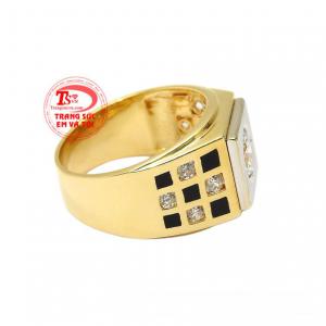 Không chỉ vậy, đeo nhẫn sẽ giúp phái mạnh thể hiện phong cách và mang đến sự tự tin cho bản thân.