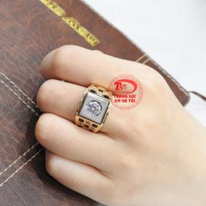 Với hàng nghìn mẫu nhẫn nam vàng kiểu dáng khác nhau trang sức Em và Tôi luôn đảm bảo mang đến các sản phẩm chất lượng đến khách hàng.