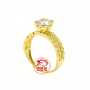 Thiết kế với những chi tiết tinh tế, kết hợp cùng những viên đá cz lấp lánh tạo điểm nhấn cho chiếc nhẫn. 