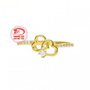 Sự kết hợp tinh tế giữa vàng 10k cùng những viên đá cz lấp lánh tạo điểm nhấn cho chiếc nhẫn.