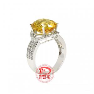 Nhẫn vàng trắng thạch anh vàng được chế tác theo công nghệ hiện đại, tinh xảo từng chi tiết. 