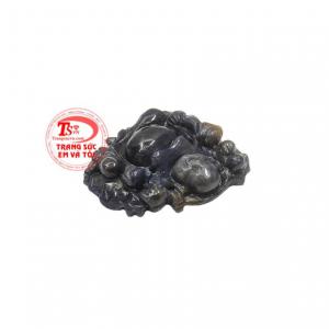 Mặt phật sapphire màu lam thích hợp cho người mệnh thủy và mệnh mộc.