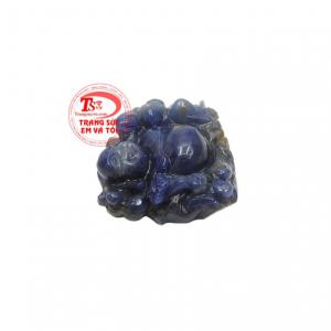 Chạm khắc từ đá saphir thiên nhiên đẹp mắt, sang trọng và tinh tế.