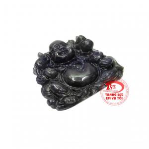 Phật di lặc với đĩnh vàng trong tay là biểu tượng của giàu có và thịnh vượng. 