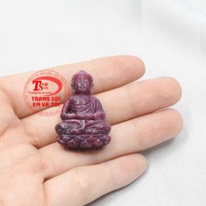 Phật Thích Ca ruby an yên phù hợp cho mệnh Thổ và Hỏa.
