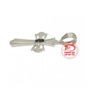 Đeo mặt dây thánh giá mang đến an lành giúp nhắc nhở người đeo về việc cầu nguyện mỗi ngày.