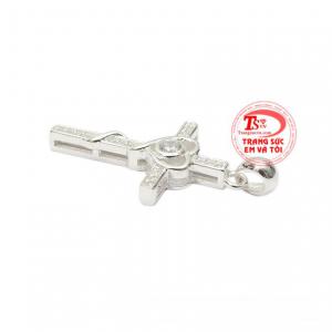 Với thiết kế nhỏ gọn dễ dàng kết hợp cùng nhiều kiểu dáng dây chuyền.