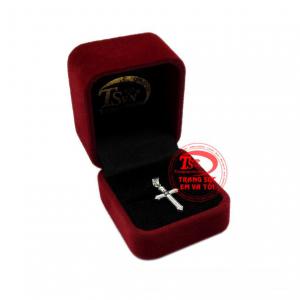 Thánh giá bạc đính đá an lành sự lựa chọn tuyệt vời cho bạn và những người thân yêu.