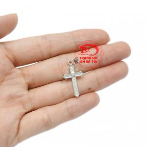 Người ta tin rằng mang thánh giá bên người sẽ được Thiên Chúa bảo vệ, giúp người đeo có sức mạnh vượt qua những sóng gió trong cuộc đời.