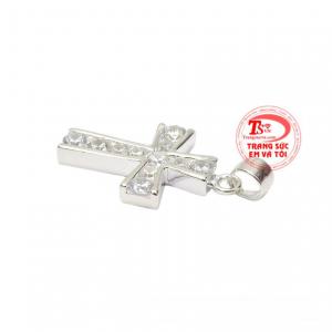 Người ta cho rằng mang thánh giá bên người sẽ được Chúa bảo vệ và chở che.