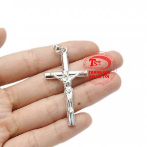 Thánh giá bạc đức tin là món trang sức không thể nào thiếu cho những người theo đạo công giáo