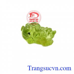 Ngoài ra, việc đeo đá peridot thường xuyên còn giúp người dùng có sự ôn hòa và giúp hỗ trợ cải thiện tình trạng sức khỏe