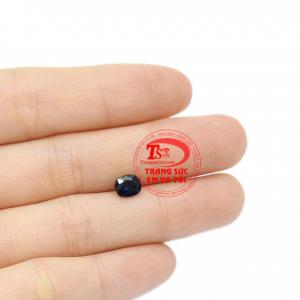 Viên Saphir sang trọng thiên nhiên, đảm bảo chất lượng.