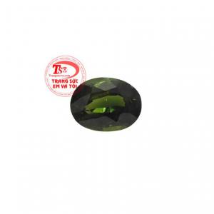 Sản phẩm có màu lục sẫm phớt vàng, thích hợp cho người mệnh hỏa và mệnh mộc.