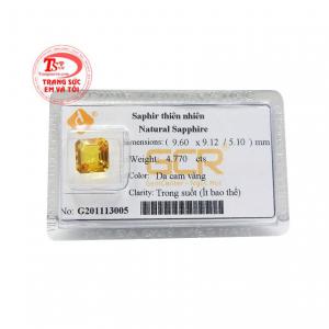 Viên saphir vàng đại cát là món quà ý nghĩa để dành tặng cho người thân, cấp trên, hay đồng nghiệp.