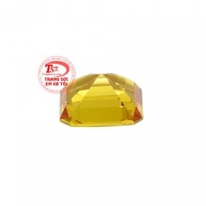 Viên saphir vàng đại cát mang lại sự cao cấp mà lại hợp phong thủy cho người đeo.