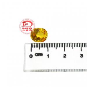 Viên saphir vàng may mắn phù hợp với mệnh Thổ và mệnh Kim.