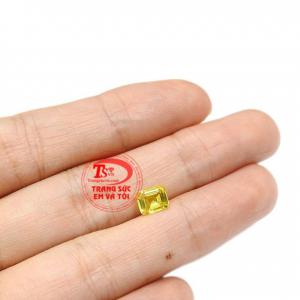 Trong thạch học trị liệu, đá saphir được dùng để làm sạch cơ thể và điều khiển hoạt động của bạch huyết.