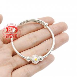 Hãy đến với Trang sức Em và Tôi để lựa chọn mẫu vòng, lắc cho bé yêu của bạn.