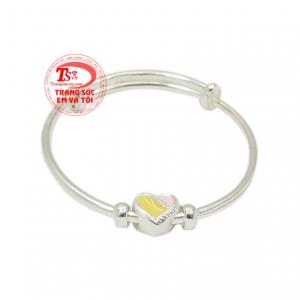 Chính vì vậy mà các sản phẩm bạc được rất nhiều khách hàng lựa chọn để dành tặng cho các bé.