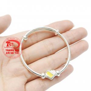Vòng bạc đáng yêu cho bé nhận giao hàng toàn quốc.
