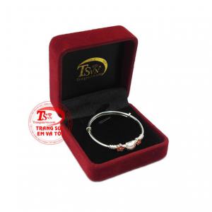 Vòng bạc mèo kitty dễ thương là quà tặng ý nghĩa cho các bé.