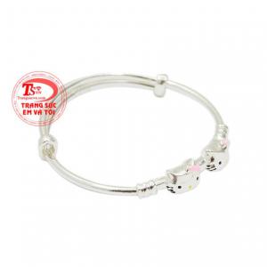 Với trẻ nhỏ, an toàn là ưu tiên hàng đầu, chính vì thế bạc đã được lựa chọn để giúp bảo vệ đề kháng của các bé.