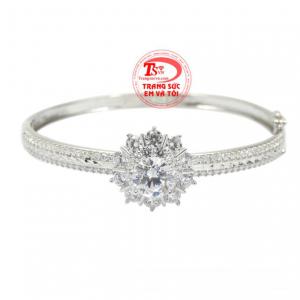 Vòng bạc nữ tinh tế được chế tác sáng bóng, xinh xắn mang đến một sản phẩm hoàn hảo.