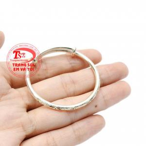  Vòng bạc thích hợp cho cả đeo chân hoặc đeo tay. 