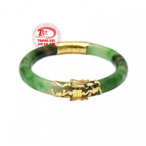 Màu sắc trang nhã của vòng cẩm thạch thiên nhiên kết hợp cùng vàng tây bền đẹp dễ dàng kết hợp cùng nhiều kiểu trang phục.