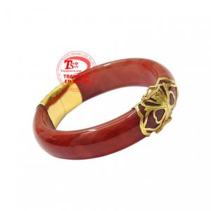 Kiểu dáng đơn giản mà tinh tế giúp tôn lên nét đẹp của người phụ nữ.