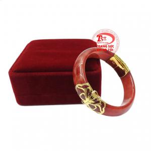 Vòng cẩm thạch đỏ bọc vàng được bảo hành uy tín, giao hàng toàn quốc.