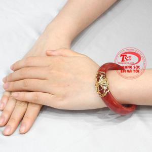 Vòng cẩm thạch đỏ bọc vàng